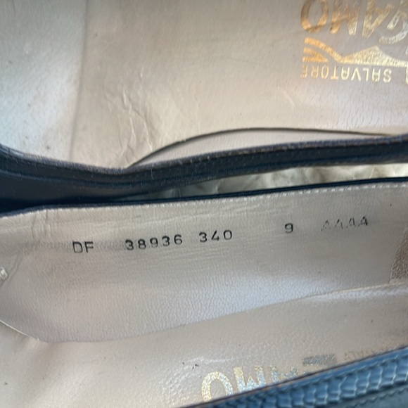 Vintage 1980s SALVATORE FERRAGAMO Black Leather
Pumps SIZE 9AA - Picture 4 of 9